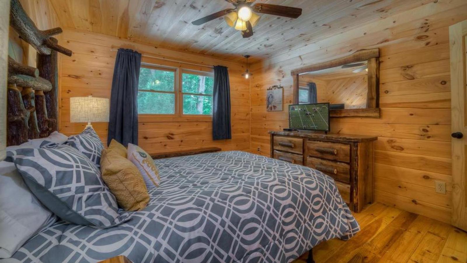 Southern Comfort by Escape to Blue Ridge Main image 1